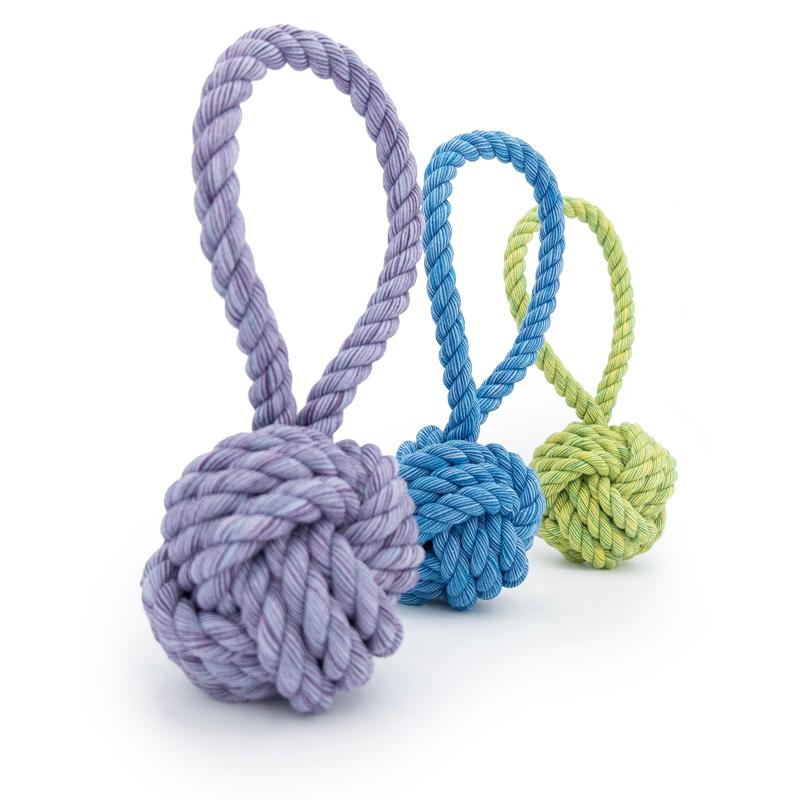 3 Größen und Farben des Nuts for Knots Balls mit Schlaufe von Happy Pet