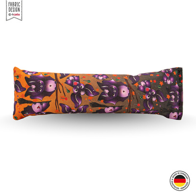 Spielrolle aus Stoff für Katzen, Grundfarbe orange bis braun, mit Halloween-Fledermaus-Motiven, Vorderansicht