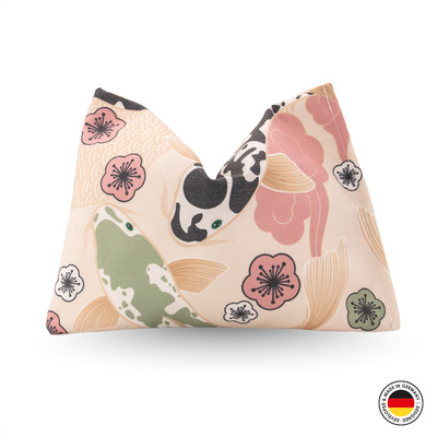 Raschelkissen für Katzen aus der 4cats Japan-Kollektion, in beige-rosa mit Blumen- und Fischmotiven, Vorderansicht geknickt