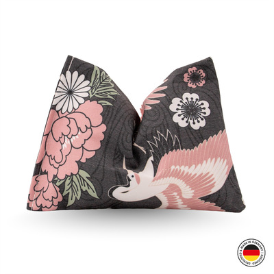 Raschelkissen für Katzen aus der 4cats Japan-Kollektion, in schwarz mit Blumen- und Vogelmotiven in rosa, Vorderansicht geknickt