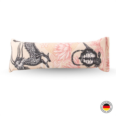Spielrolle für Katzen aus der 4cats Japan-Kollektion, beige, mit japanischen Motiven, Vorderansicht liegend