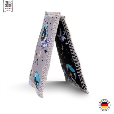 4cats Katzenspielzeug Space Kollektion Schmusekissen aufgestellt