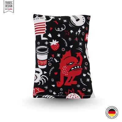 Raschelkissen aus der Crazy-Comic-Kollektion, schwarz mit verschiedenen weißen und roten Motiven, Vorderansicht