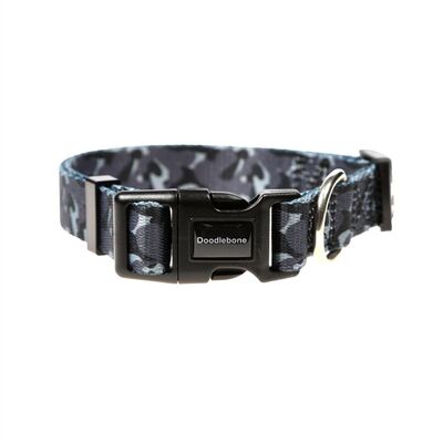 Doodlebone Bold Hundehalsband Tarn Grau Verschluss