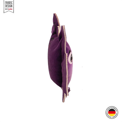 Katzenspielzeug in Fledermausform, aus Stoff, Farbe lila mit Gesicht und Flügeln, Seitenansicht