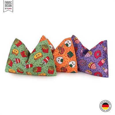 Katzenspielzeug 4cats Kawaii Kollektion Raschelkissen alle drei Praesentation