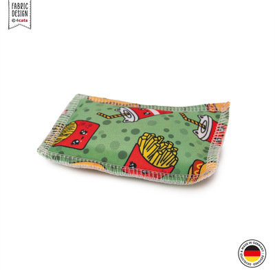 Katzen-Schmusekissen, in grünem Design mit Burger- und Fritten-Motiven aus der Kawaii Food Kollektion, liegend