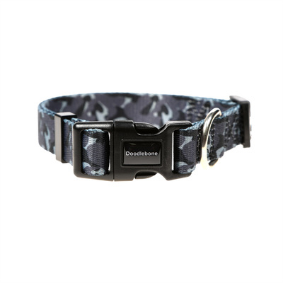 Doodlebone Bold Camouflage Hundehalsband – drei Farben und Größen