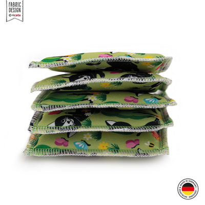 Katzenspielzeug Lucy Kollektion Schmusekissen gestapelt