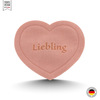 Katzenspielzeug aus rosa Stoff in Herzform mit Schriftzug "Liebling", Vorderansicht